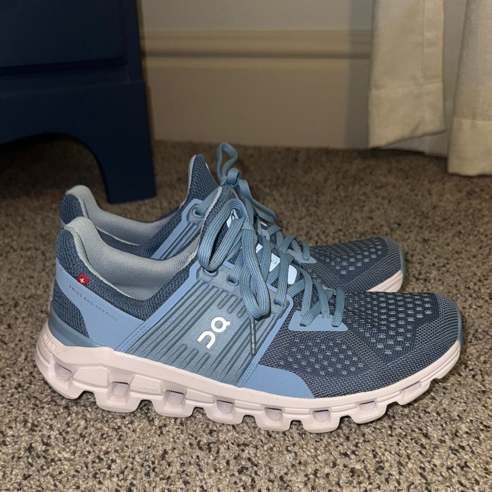 Practically New On Cloud Swift - Women’s 8